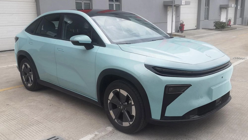 245 л.с. и сменная батарея. Купе-кроссовер Livan 7 рассекречен китайским министерством Livan 7 сбоку спереди