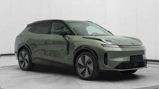Lynk & Co 08 спереди сбоку