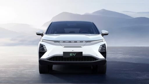 Электрический кроссовер Omoda C5 EV спереди