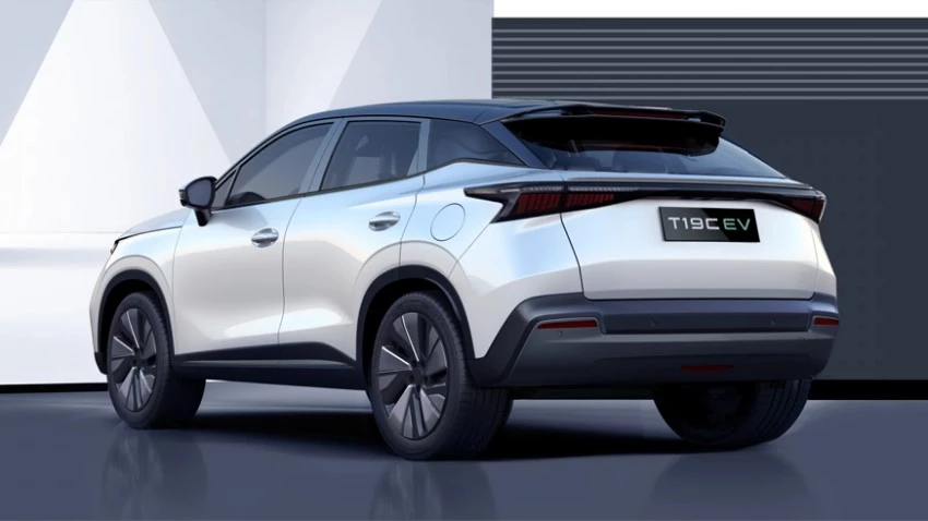 Электрический кроссовер Omoda E5 сзади сбоку