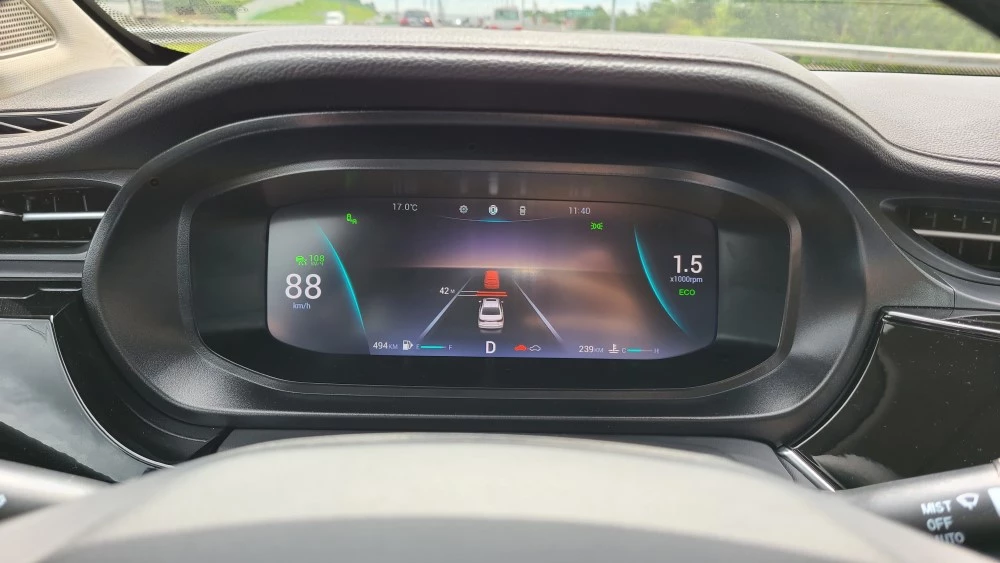 Седан Omoda S5 приборная панель адаптивный круиз-контроль