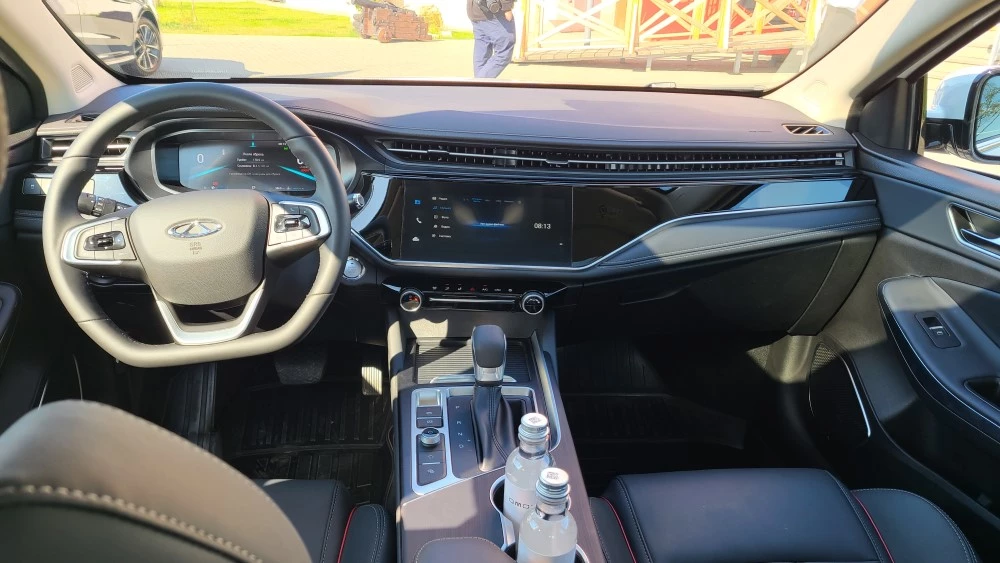 Седан Omoda S5 салон интерьер