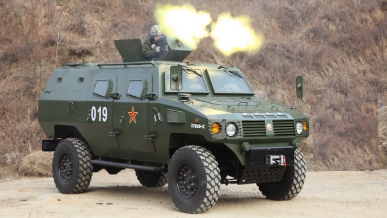 китайские бронеавтомобили SBSVM China Tiger / Hero огонь стреляет в Китае