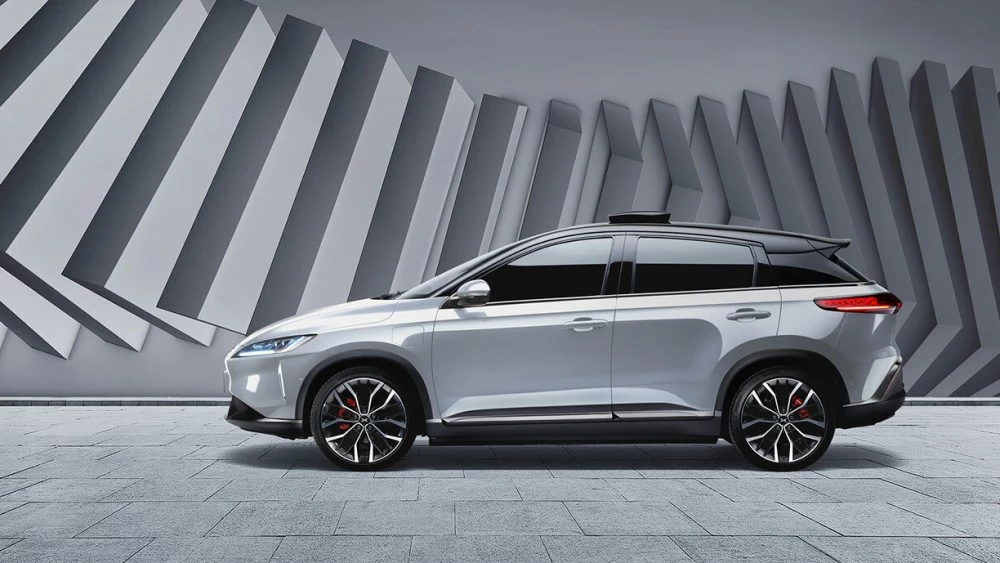 Xpeng G3 сбоку