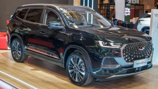 обновленный Chery Tiggo 8 Pro Max сбоку спереди в Малайзии