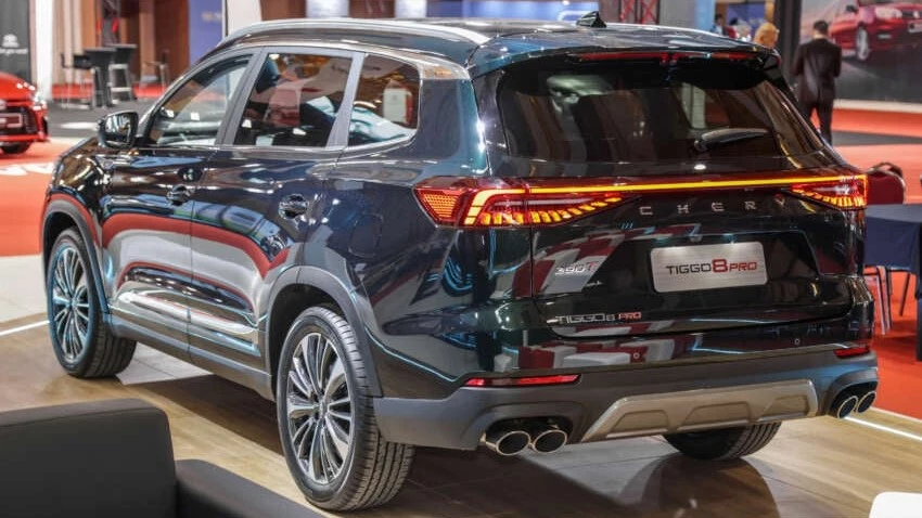 обновленный Chery Tiggo 8 Pro Max сбоку сзади в Малайзии