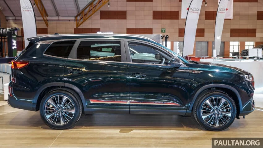 обновленный Chery Tiggo 8 Pro Max сбоку в Малайзии