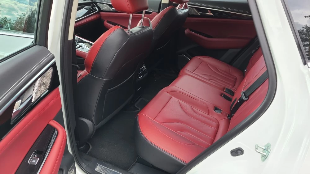 Changan CS85 салон интерьер второй ряд
