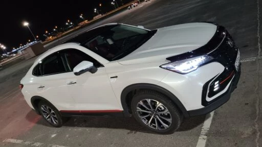Changan CS85 сбоку сверху ночью