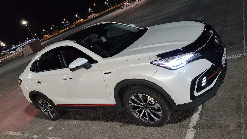 Changan CS85 сбоку сверху ночью