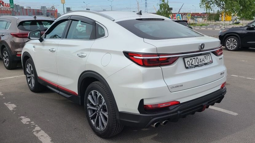 Changan CS85 сбоку сзади