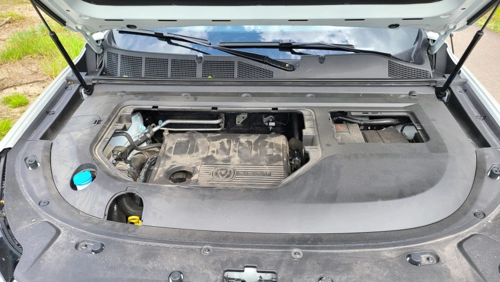 Changan CS85 двигатель моторный отсек