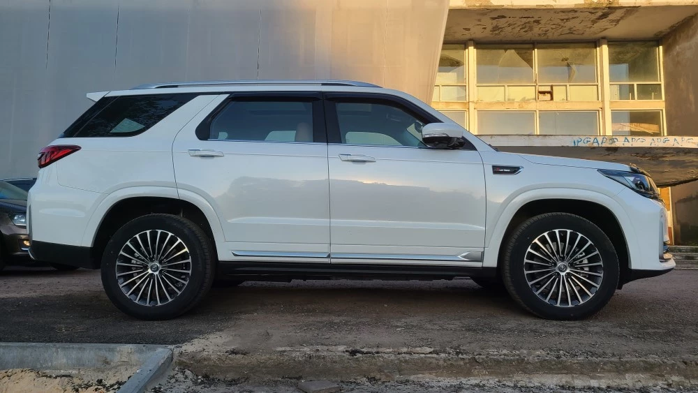 changan cs95 сбоку