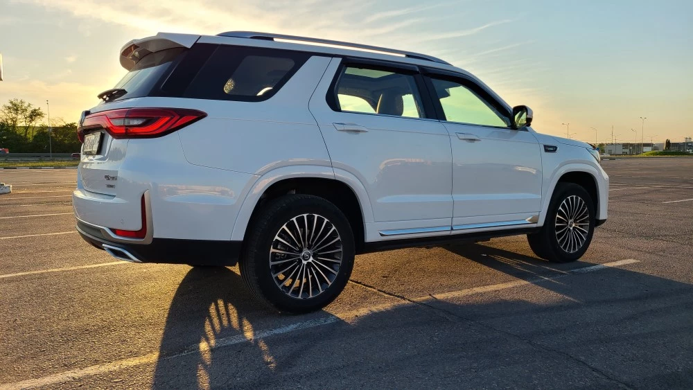 changan cs95 сбоку сзади