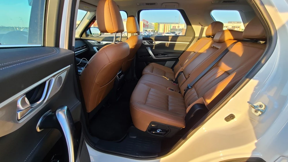 changan cs95 салон интерьер второй ряд