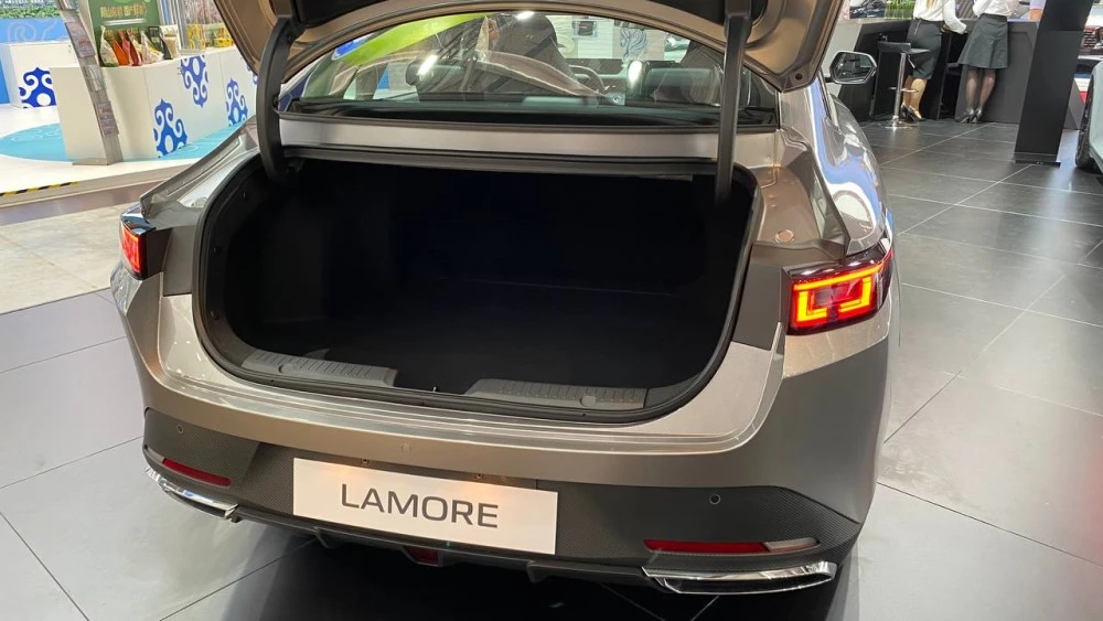 седан Changan Lamore в России обзор багажник