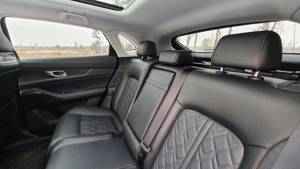 Changan Uni-K салон интерьер второй ряд