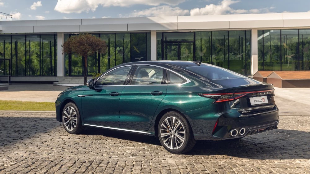 Седан Chery Arrizo 8 сбоку сзади