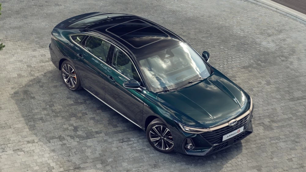 Chery Arrizo 8. Пять главных факторов, которые определят в России судьбу этого седана Седан Chery Arrizo 8 сбоку спереди сверху