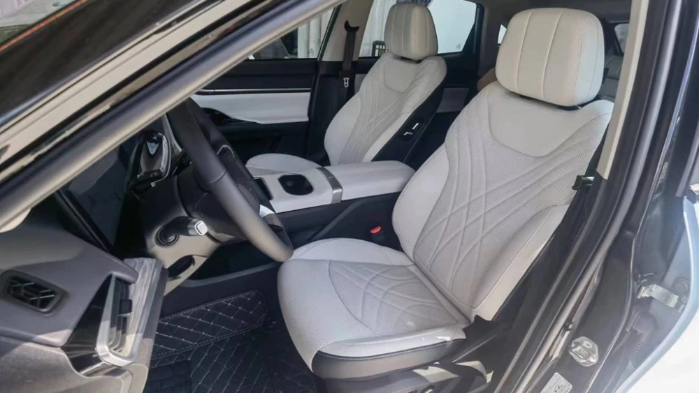 Электрический кроссовер Chery EQ7 салон интерьер