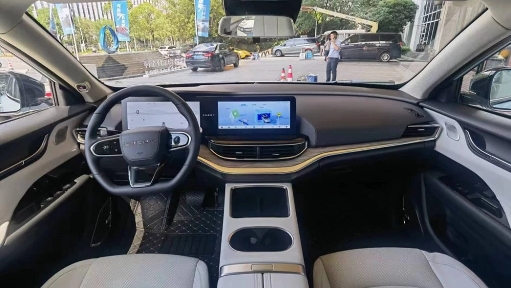 Электрический кроссовер Chery EQ7 салон интерьер