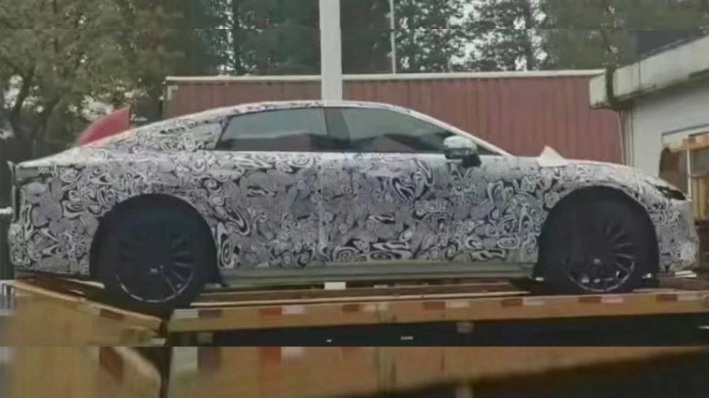 Седан от Chery и Huawei сбоку Aito