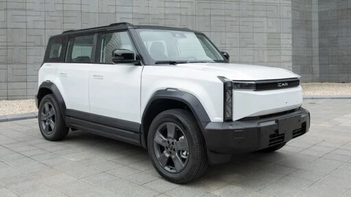 Электрический кроссовер iCar 03 от Chery сбоку спереди