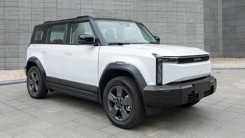 Электрический кроссовер iCar 03 от Chery сбоку спереди