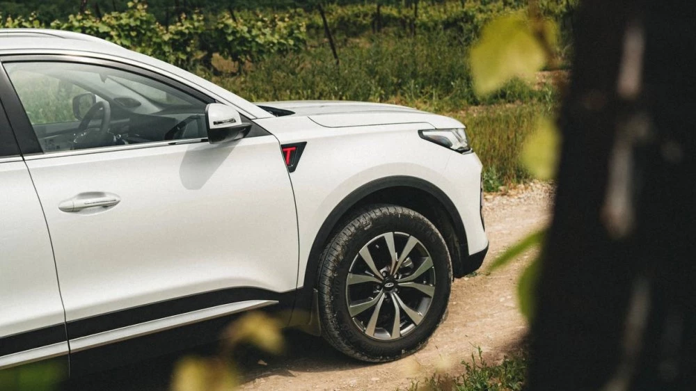 цены Chery Tiggo 7 Pro Max AWD сбоку бездорожье полный привод