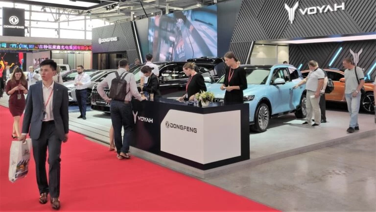 Стенд компании Dongfeng на российском рынке выставка «Иннопром» в Екатеринбурге