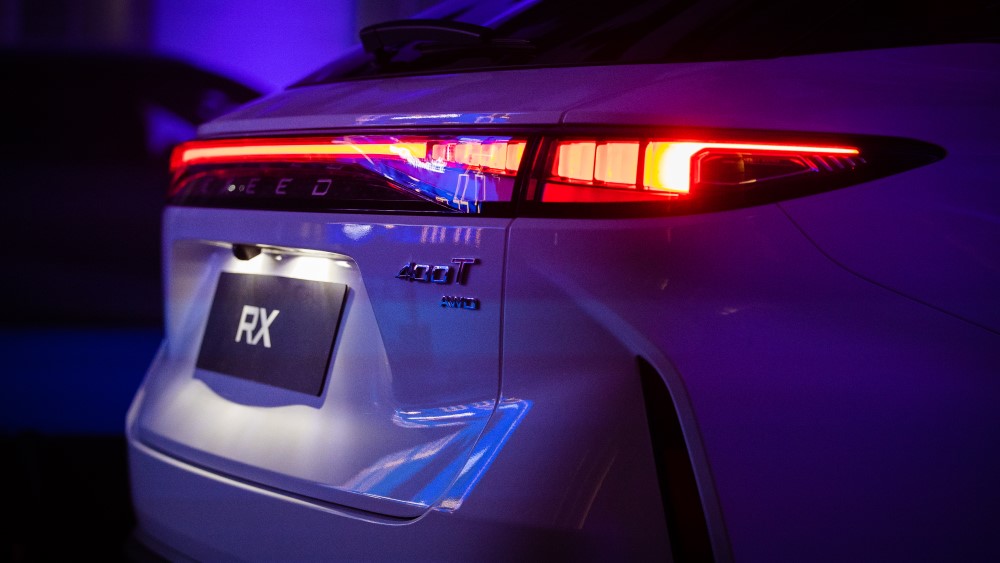 Кросс-купе EXEED RX сзади фонари