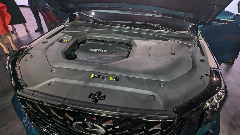 новый GAC GS8 второго поколения моторный отсек