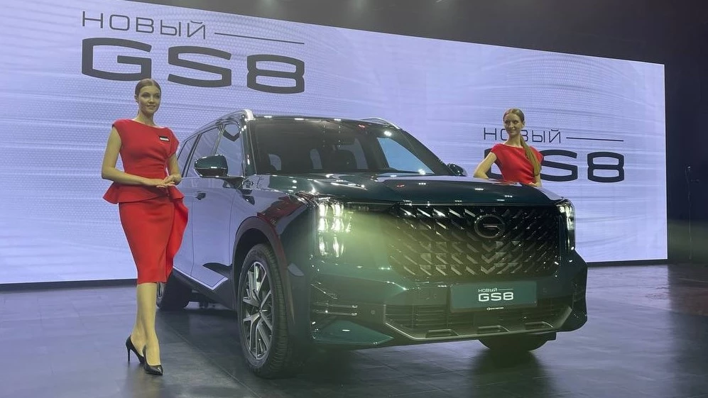 новый GAC GS8 II второго поколения презентация сбоку спереди