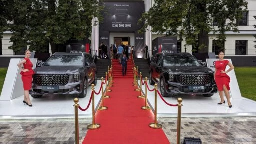 новый GAC GS8 II второго поколения презентация сбоку спереди