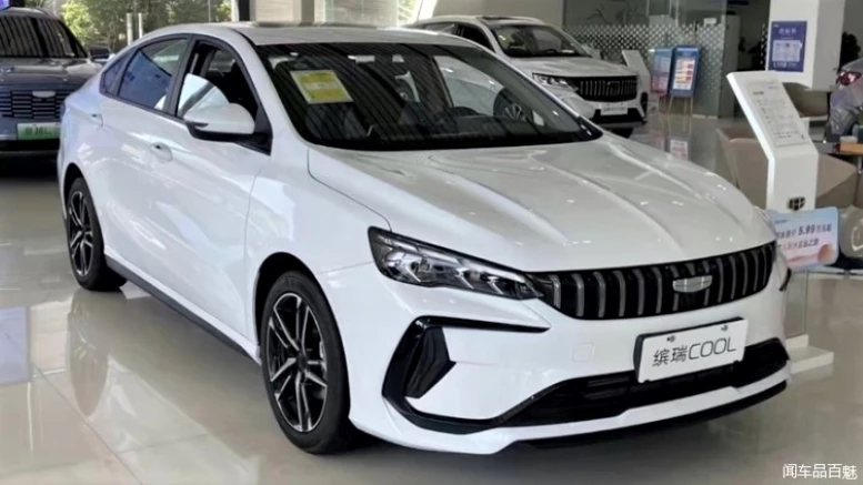 Обновленный седан Geely Binrui Cool рестайлинг сбоку спереди