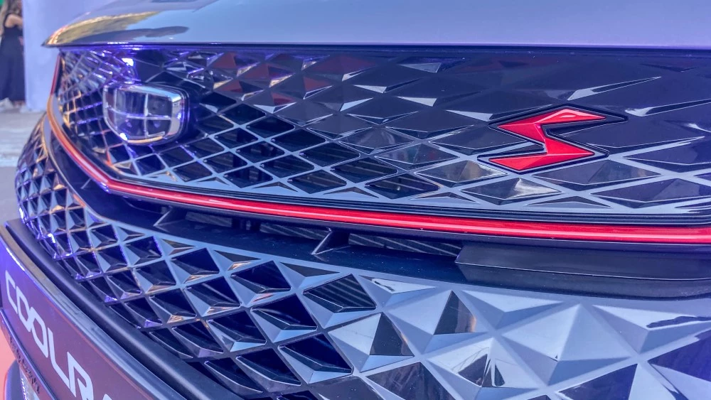 Новый Geely Coolray в Казахстане решетка радиатора