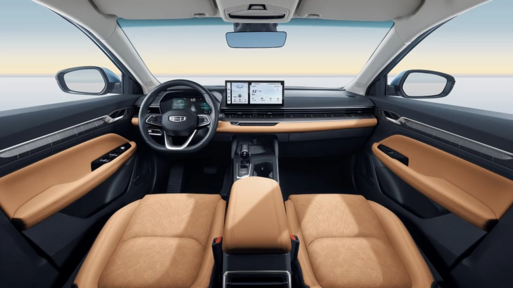 Гибридный седан Emgrand L Hi-P 2024 модельного года салон интерьер