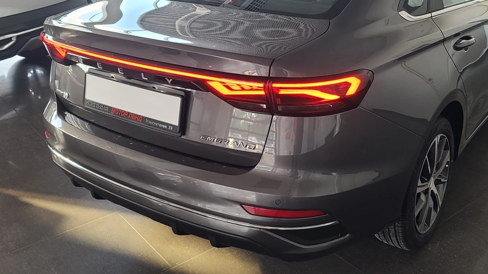 Geely Emgrand в России купить спереди сбоку оптика светодиодные фонари