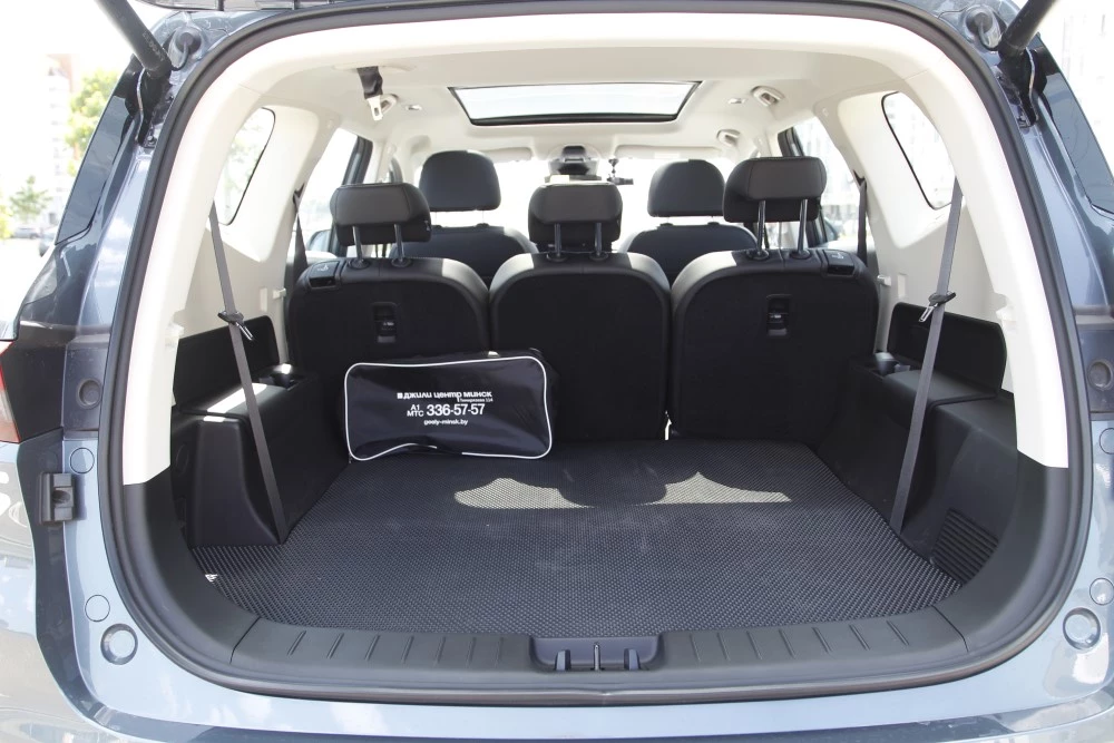 Кроссовер Geely Okavango салон интерьер багажник