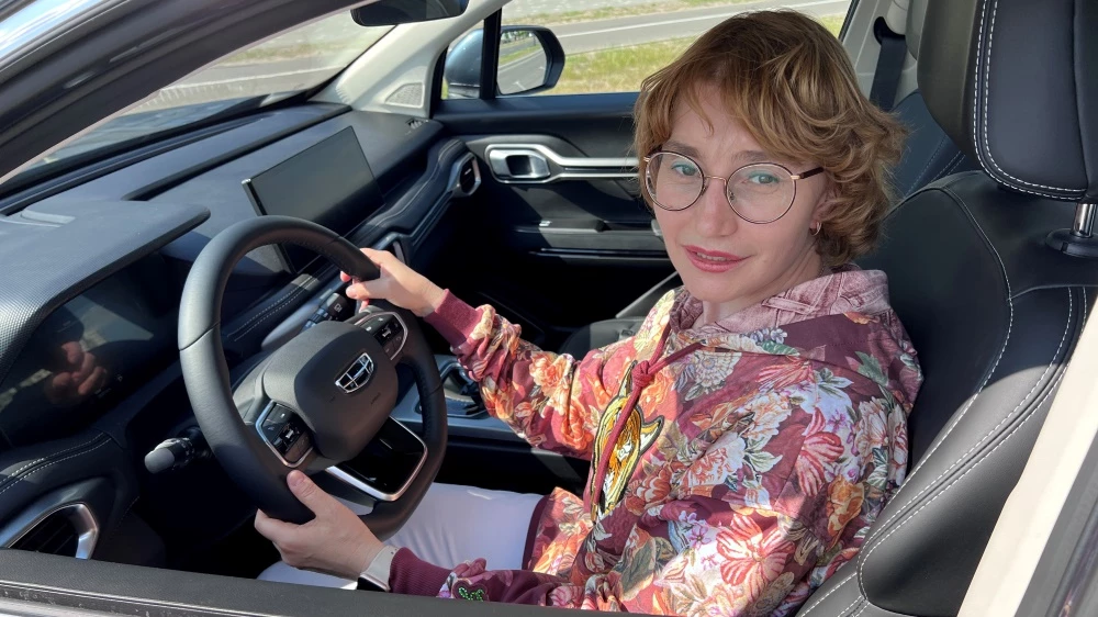 Татьяна Елисеева и кроссовер Geely Okavango