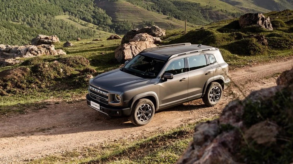 обновленный Haval Dargo сбоку спереди сверху