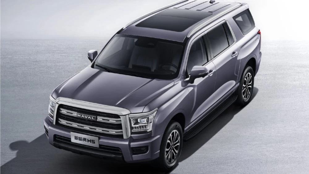 Внедорожник Haval H5 нового поколения сбоку спереди