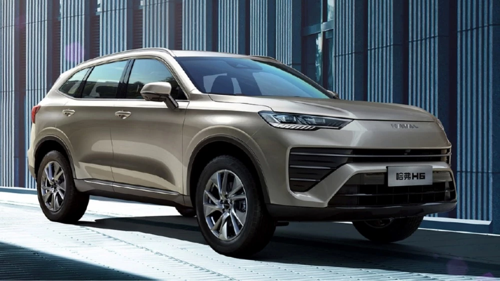 Обновленный Haval H6 спереди сбоку