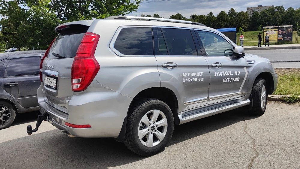 Haval H9 сбоку сзади