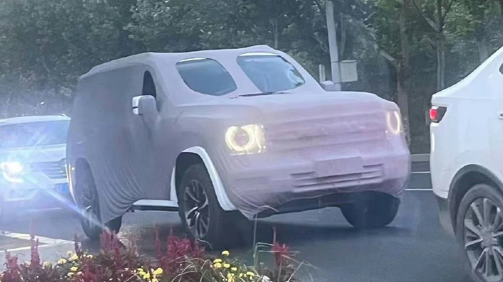 внедорожник Haval H9 на тестах спереди сбоку