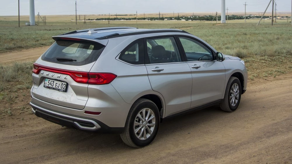 Haval M6 в Казахстане сбоку сзади