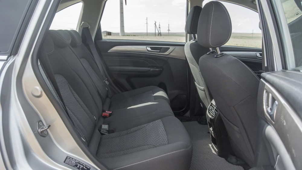 Haval M6 салон интерьер второй ряд