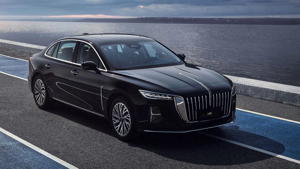 Седан Hongqi H5 сбоку спереди цены комплектации