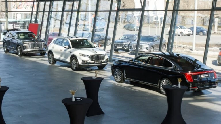 Старт продаж марки Hongqi в России у дилеров