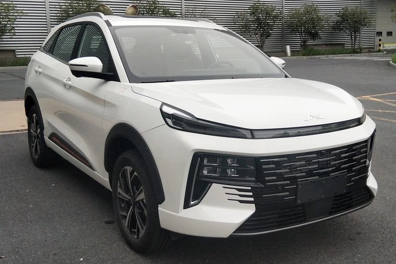 Гибридный кроссовер JAC QX сбоку спереди